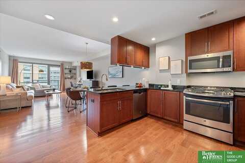 3200 Farnam Court, Omaha, NE 68131
