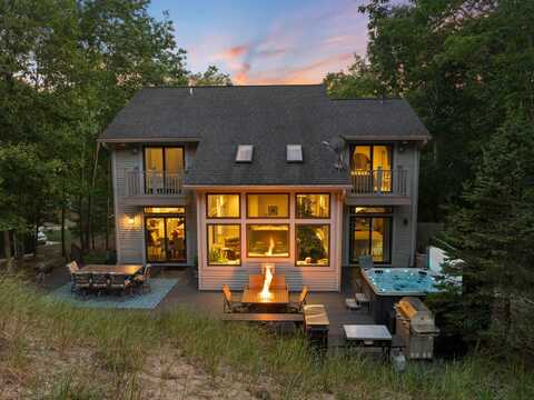 18860 Piney Point Drive, Spring Lake, MI 49456
