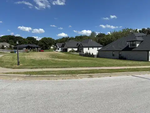 702 S Hickory Drive, Springfield, MO 65809