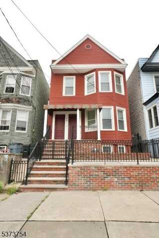 38 Gates Ave 2nd Fl., Jersey City, NJ 07305