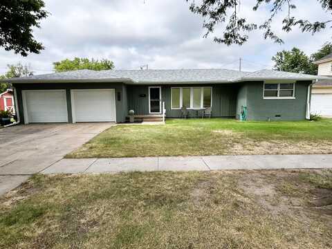 412 W 11th St, Larned, KS 67550