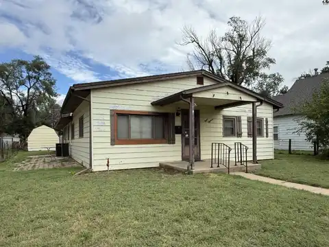 818 E 2nd Ave, Hutchinson, KS 67501