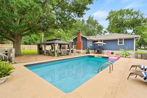 10270 Edgehill Drive, Edwardsville, KS 66111