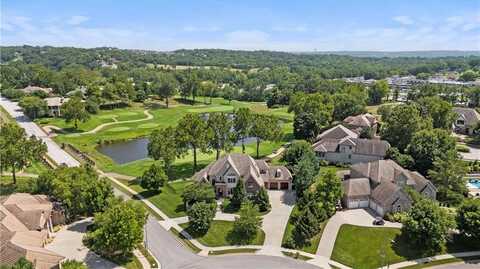 6420 N National Drive, Parkville, MO 64152