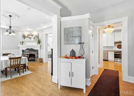 3434 Greenwood Boulevard, Maplewood, MO 63143