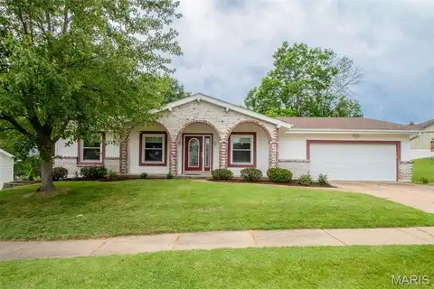 15464 Clover Ridge Drive, Chesterfield, MO 63017