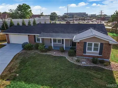 9 Pittsfield Court, Chesterfield, MO 63017