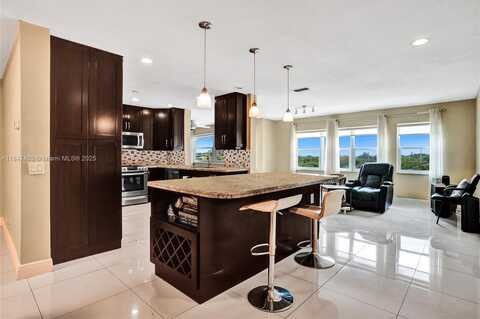 215 SE 3rd Ave, Hallandale Beach, FL 33009