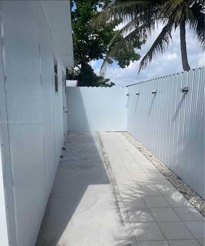 3501 NW 182nd St, Miami Gardens, FL 33056