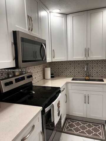 4010 Coral Springs Dr, Coral Springs, FL 33065