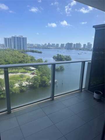 16385 Biscayne Blvd, North Miami Beach, FL 33160