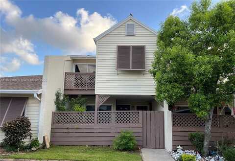 4952 N Hemingway Cir, Margate, FL 33063