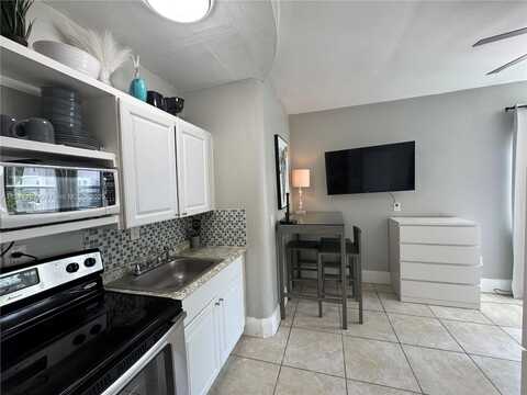 726 8th St, Miami Beach, FL 33139