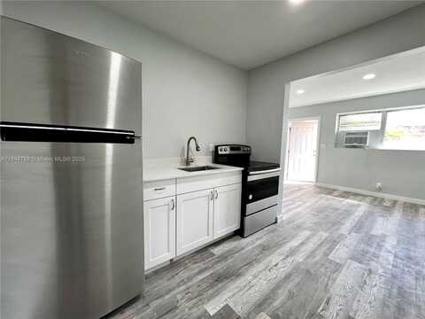 808 NW 7th Ter, Hallandale Beach, FL 33009