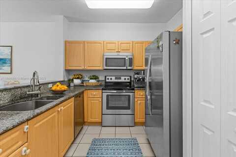 8245 NW 108th Ave, Doral, FL 33178