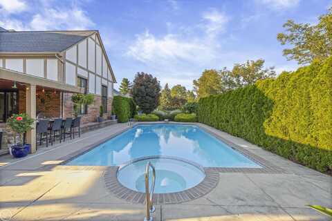 52522 Charing, Shelby, MI 48315