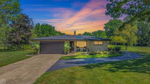 3556 Fernleigh, Troy, MI 48083