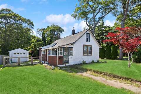 88 Cliff Avenue, Sayville, NY 11782