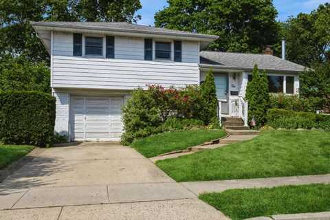 10 Nancy Drive, Farmingdale, NY 11735