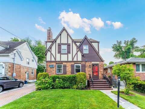 43 Jayson Avenue, Great Neck, NY 11021