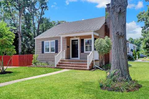 20 Whitman Avenue, Islip, NY 11751