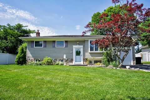 26 Comanche, Commack, NY 11725