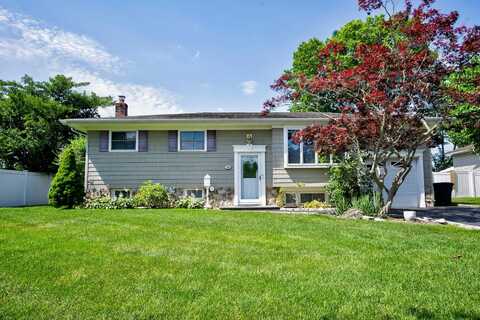26 Comanche, Commack, NY 11725