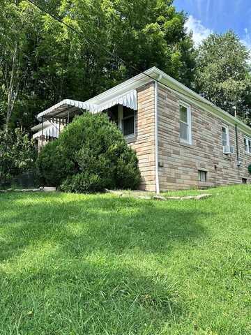 102 Roscoe Street, BLUEFIELD, VA 24605