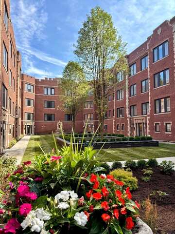 1337 W Estes Avenue, Chicago, IL 60626