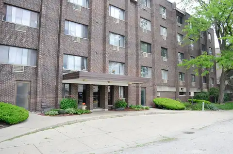 4624 N Commons Drive, Chicago, IL 60656