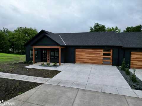 1108 N. Main St., Carroll, IA 51401
