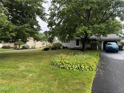 5272 Middletown Road E, New Middletown, OH 44442