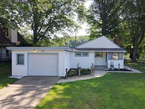 210 Hawthorne Drive, North Benton, OH 44449