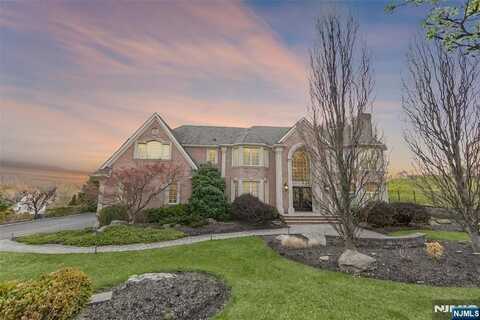 5 Carla Court, North Haledon, NJ 07508