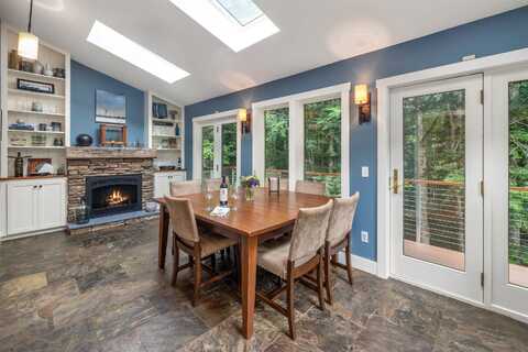 527 Black Bear Run, Stowe, VT 05672