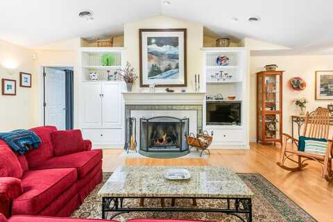 8 Sandy Brae, Grantham, NH 03753
