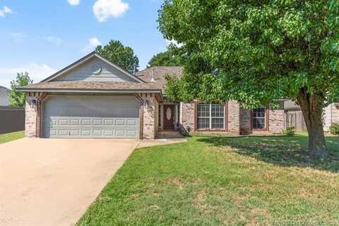 10736 E 120th Street N, Collinsville, OK 74021
