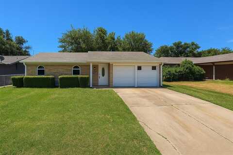 4516 Parkwood Drive, Forest Hill, TX 76140