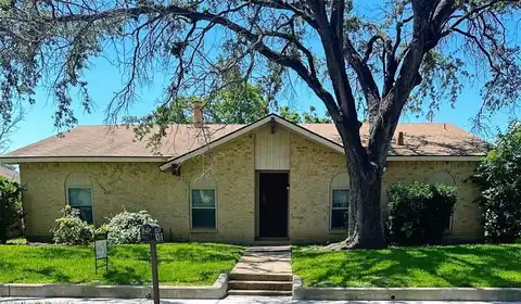 705 Edelweiss Drive, Grand Prairie, TX 75052
