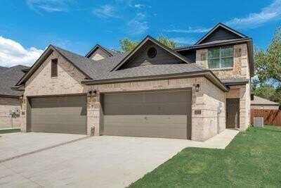 721 N Jefferson Street, Pilot Point, TX 76258