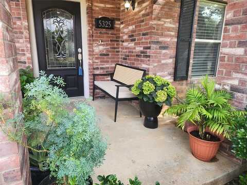5325 Chessie Circle, Haltom City, TX 76137