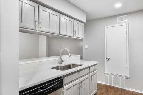 2431 Kingsford Court, Arlington, TX 76017