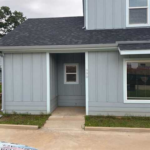 990 S 6th Avenue, Denison, TX 75021