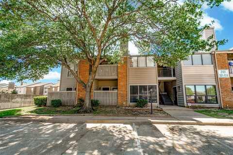 2101 Count Fleet Drive, Arlington, TX 76011