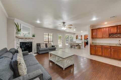 2333 Snowdon Drive, Arlington, TX 76018