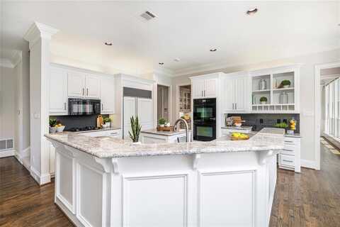 17431 Woods Edge Drive, Dallas, TX 75287