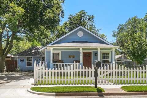 104 S Pendell Avenue, Cleburne, TX 76033