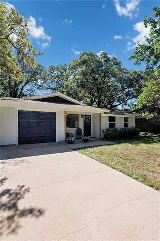 813 Clover Park Drive, Arlington, TX 76013