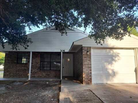 306 N Wilson Street, Kaufman, TX 75142