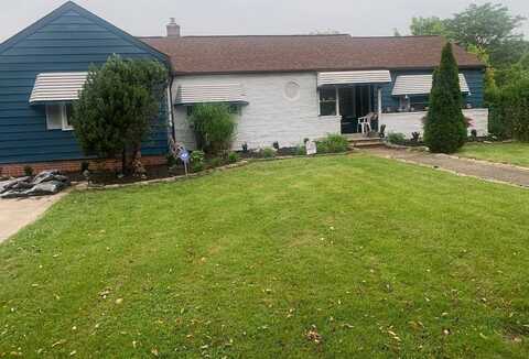 360 Tuxedo Ave, Brooklyn Heights, OH 44131